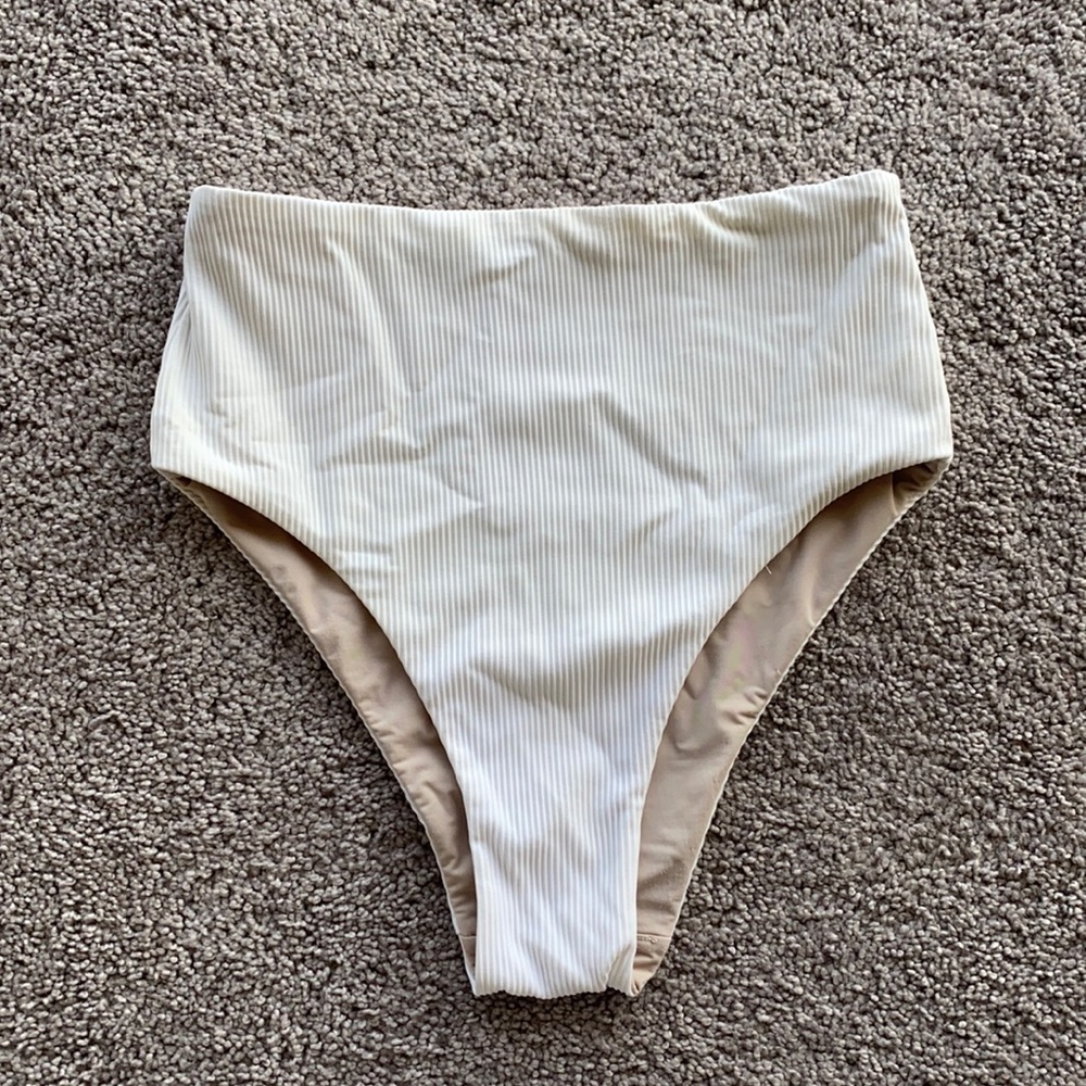 Lululemon Clear Waters Swim Bottoms👙🍋 - Picture 4 of 11